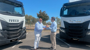 Remise des clefs de deux IVECO S-WAY roulant au gaz naturel à l'entreprise GT Solutions !