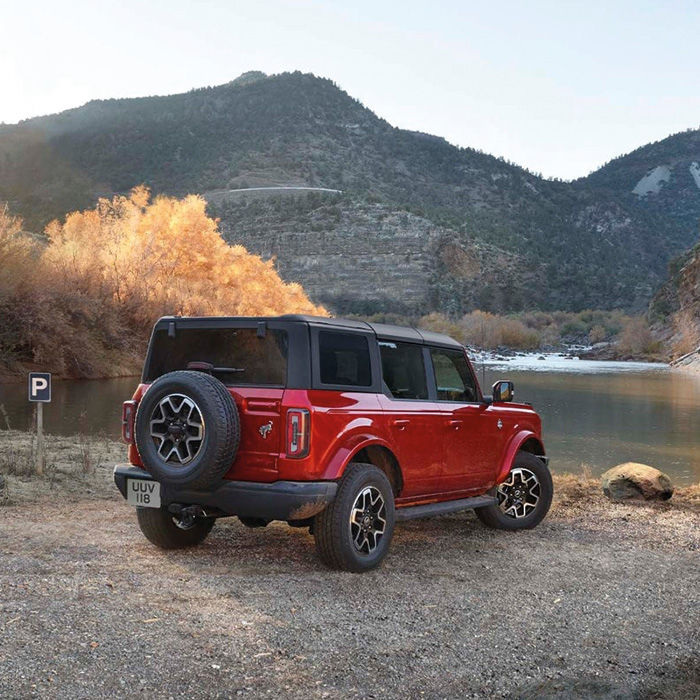 Ford Bronco rouge